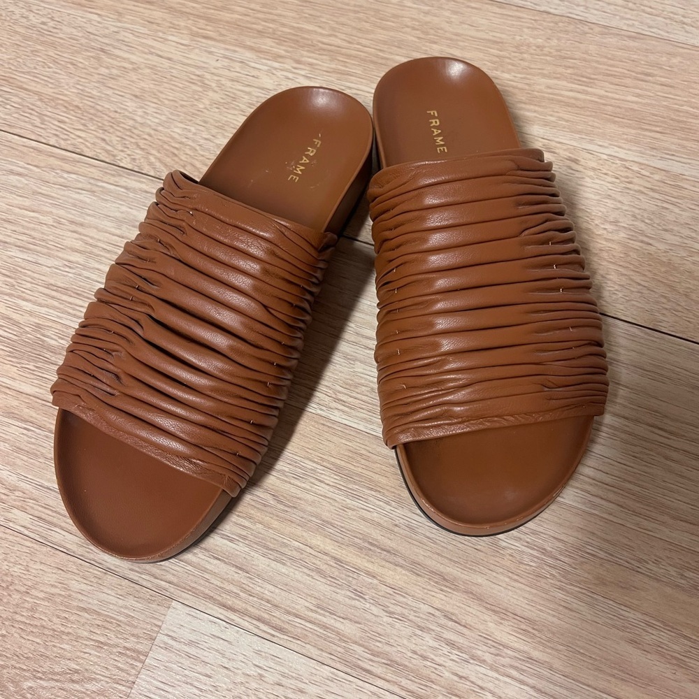 FRAME Le Reese Slides in Rushed Tobacco - image 3